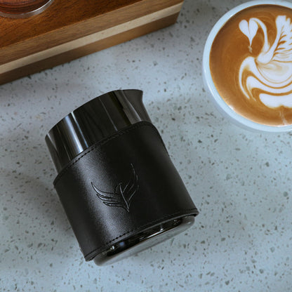 KNODOS Handleless Milk Frothing Pitcher 14oz – PVD Coated Stainless Steel Latte Art Pitcher with Real Leather Sleeve, Premium Espresso Coffee Steaming Cup (Black)