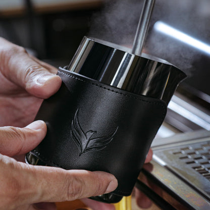 KNODOS Handleless Milk Frothing Pitcher 14oz – PVD Coated Stainless Steel Latte Art Pitcher with Real Leather Sleeve, Premium Espresso Coffee Steaming Cup (Black)